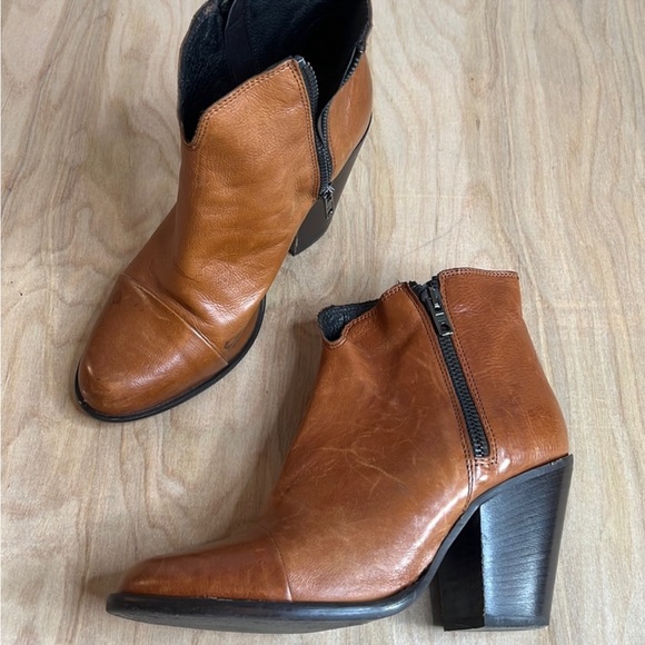 Boemos Shoes - Boemos Leather Ankle Boots Size 7.5